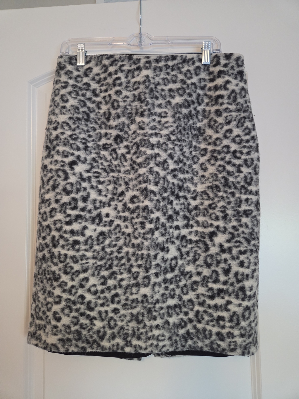 Ann Taylor Women's Black and White Leopard Print Skirt